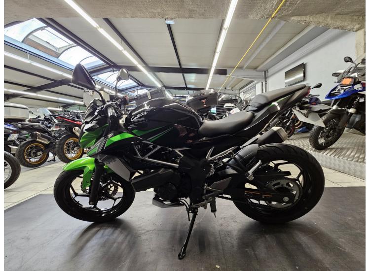 KAWASAKI Z 125 1° MAIN 731 KMS SEULEMENT !