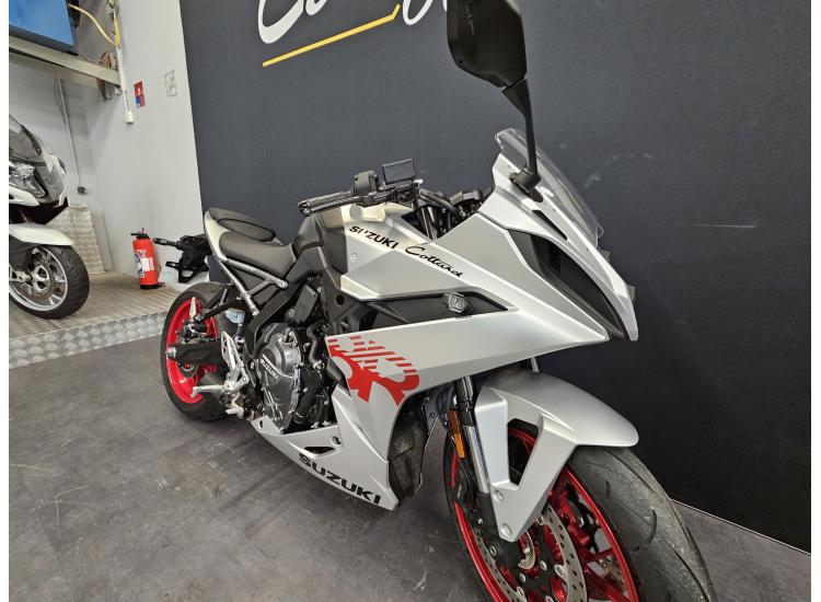 SUZUKI GSX-8R DEMO BIKE 243 KMS SEULEMENT !